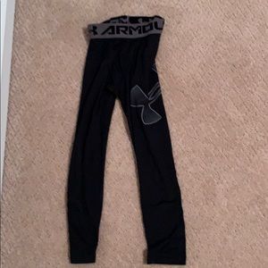 Boy’s size small Under Armour black leggings
